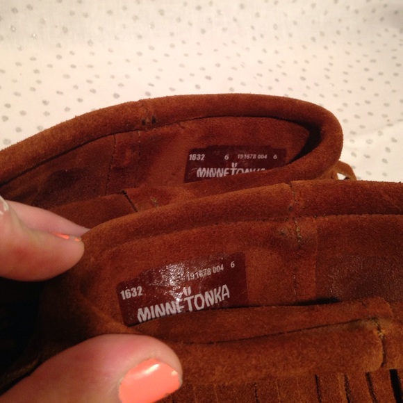 EUC Minnetonka 3 layer fringe boots - Picture 4 of 4